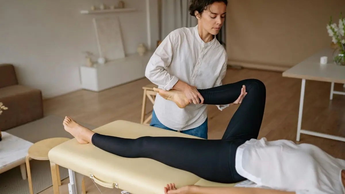 Traditional Thai stretching full-body spa massage services in Andheri East and all across Mumbai