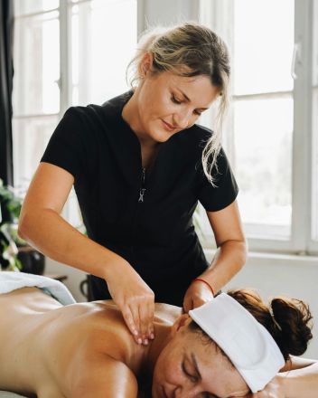 Home 5 Swedish massage, relaxation spa massage in Andheri, Professional full-body spa massage services in Sakinaka-Andheri East, and all across Mumbai- Maharashtra